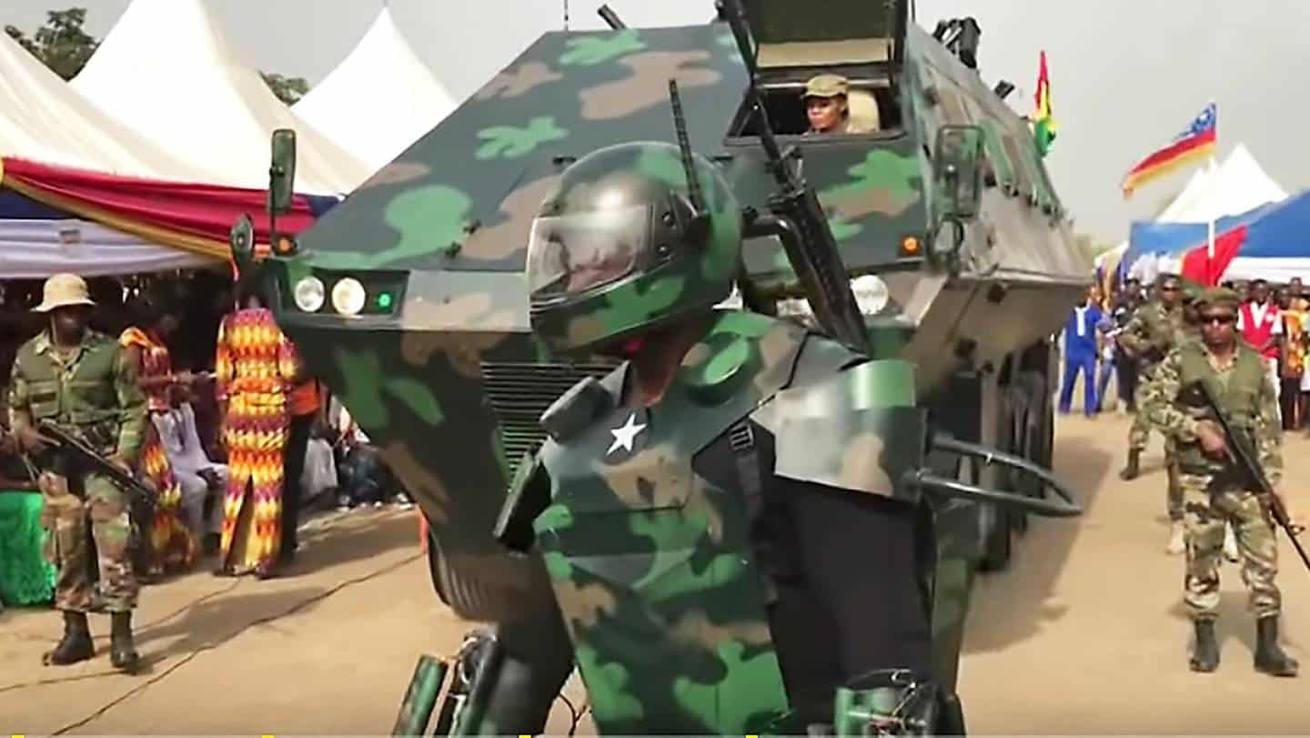 Ghanskí 'Super Vojaci' by nevyhrali ani na kostýmovej súťaži. FOTO VIDEO 1