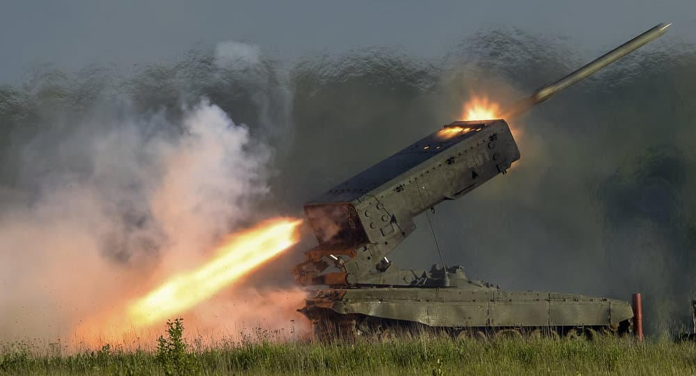 SÝRSKA ARMÁDA NASADZUJE TERMOBARICKÉ RAKETOVÉ SYSTÉMY TOS-1A OKOLO IDLIBu