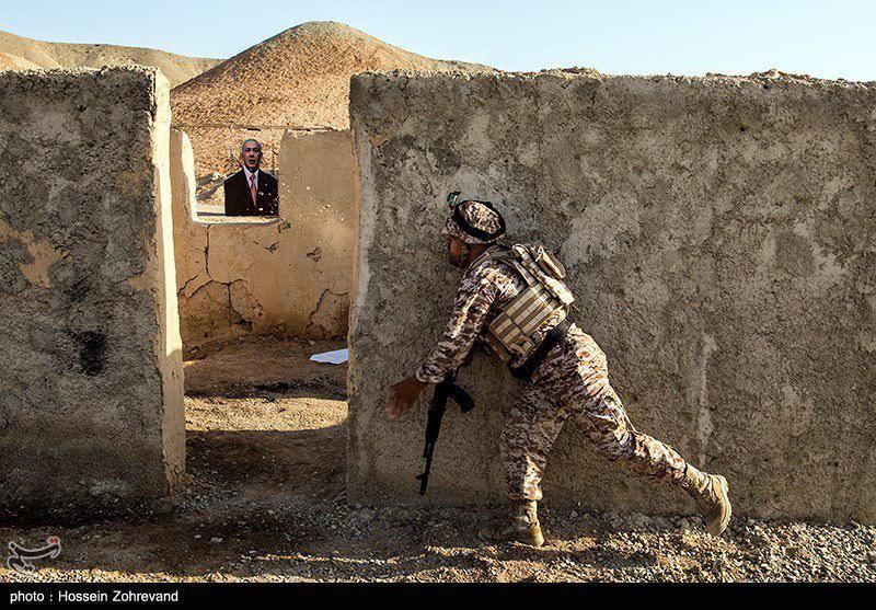 Správna motivácia iránskych vojakov. Hod granátom - Foto. 1