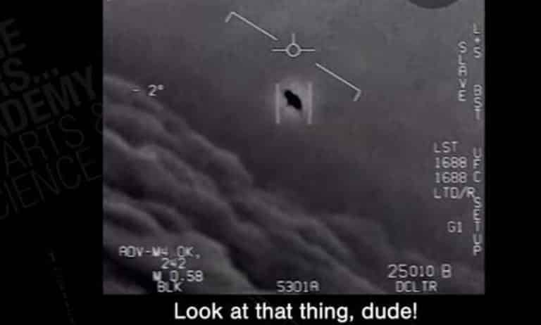 AMERICKÉ NÁMORNÍCTVO PRIPÚŠŤA, ŽE ÚNIKNUTÉ VIDEÁ UFO SÚ SKUTOČNÉ. -video-